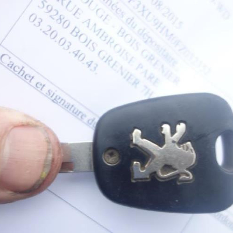 Pretensionneur de ceinture avant droit PEUGEOT 206+ Photo n°13