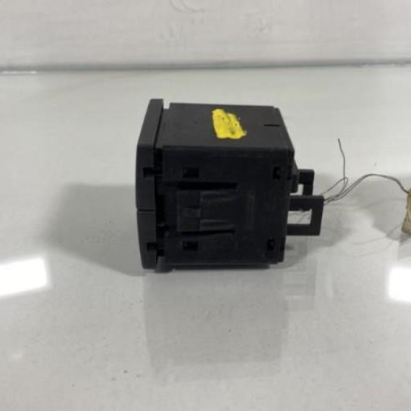 Bouton de warning OPEL MERIVA A Photo n°2