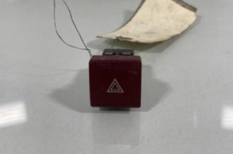 Bouton de warning AUDI A3 2 Photo n°1