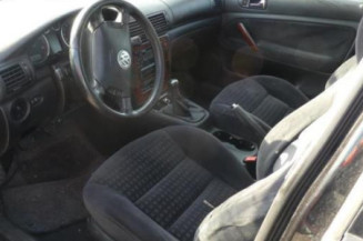 Pretensionneur de ceinture avant gauche VOLKSWAGEN PASSAT 4