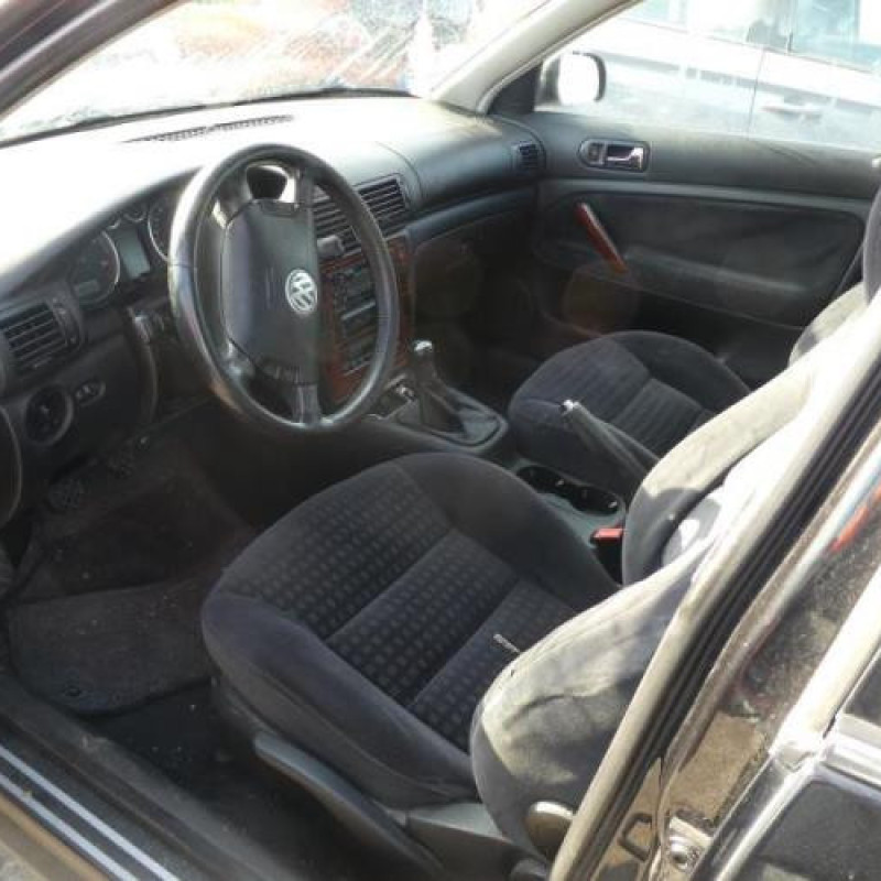 Pretensionneur de ceinture avant gauche VOLKSWAGEN PASSAT 4 Photo n°8