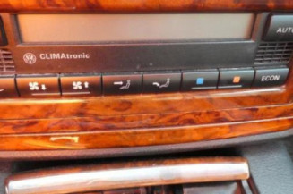 Pretensionneur de ceinture avant gauche VOLKSWAGEN PASSAT 4