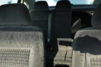 Pretensionneur de ceinture avant gauche VOLKSWAGEN PASSAT 4