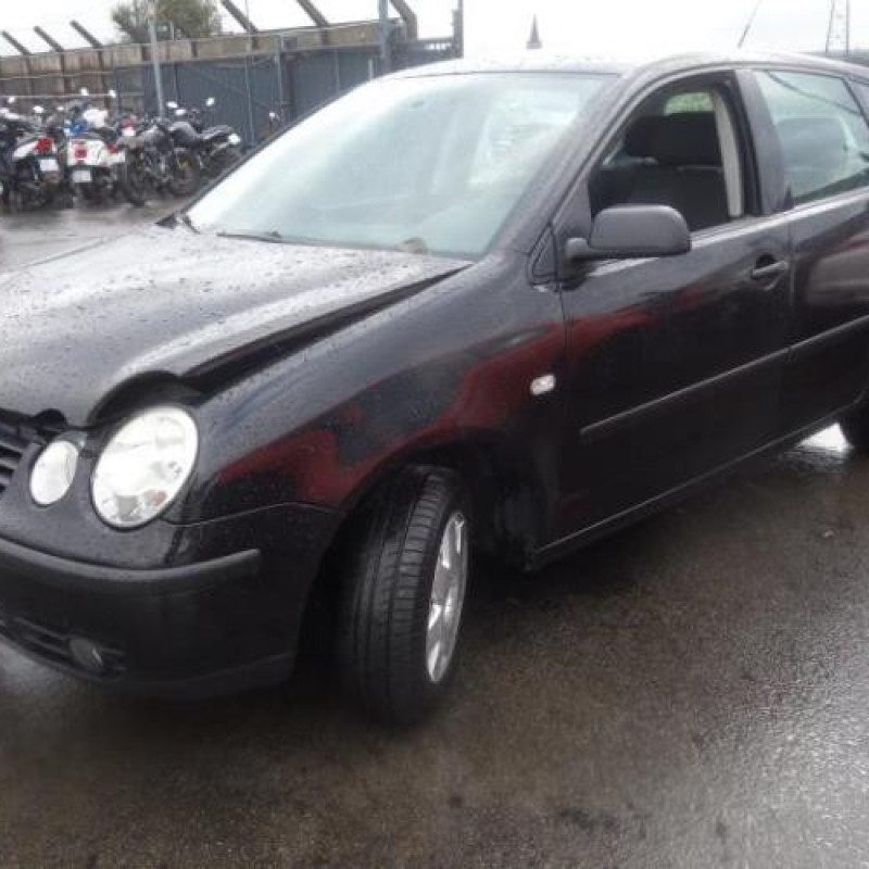 Malle/Hayon arriere VOLKSWAGEN POLO 4 Photo n°3