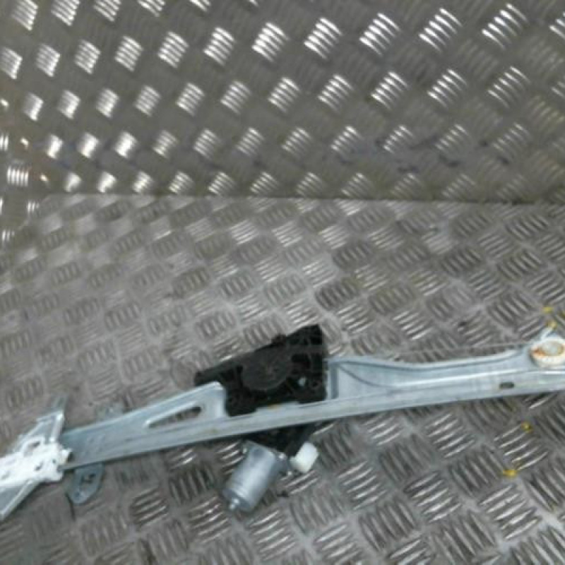 Leve vitre electrique avant droit SUZUKI SX4 S-CROSS Photo n°1