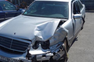 Pretensionneur de ceinture avant droit MERCEDES CLASSE E 210