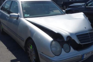 Pretensionneur de ceinture avant droit MERCEDES CLASSE E 210
