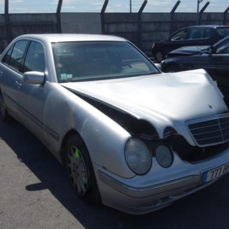 Pretensionneur de ceinture avant droit MERCEDES CLASSE E 210 Photo n°5