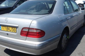 Pretensionneur de ceinture avant droit MERCEDES CLASSE E 210