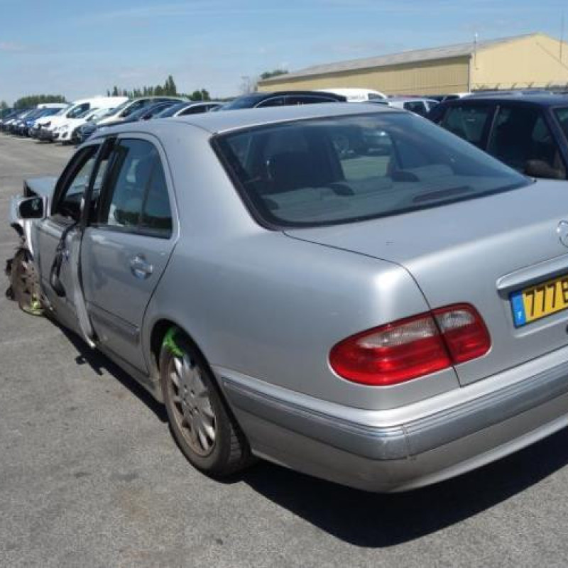 Pretensionneur de ceinture avant droit MERCEDES CLASSE E 210 Photo n°7