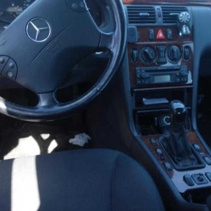 Pretensionneur de ceinture avant droit MERCEDES CLASSE E 210 Photo n°11