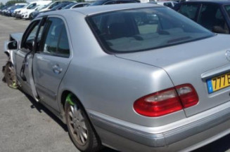 Bloc ABS (freins anti-blocage) MERCEDES CLASSE E 210