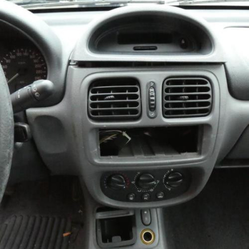 Moteur essuie glace arriere RENAULT CLIO 2 Photo n°14