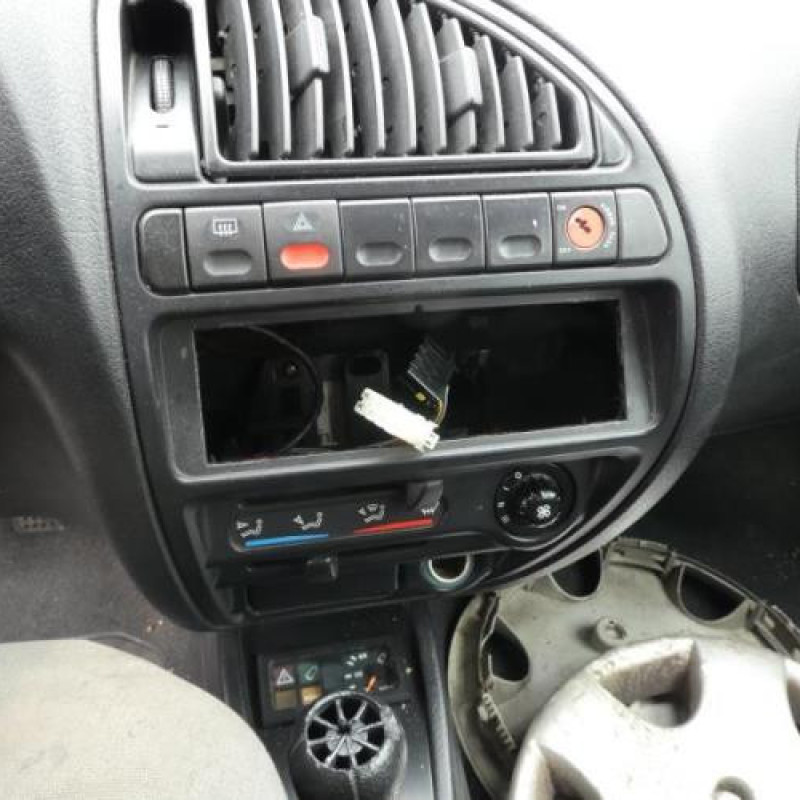 Ceinture arriere droit CITROEN SAXO Photo n°10