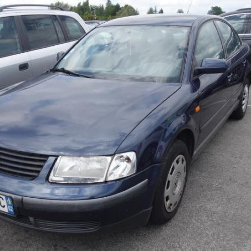 Malle/Hayon arriere VOLKSWAGEN PASSAT 4 Photo n°3