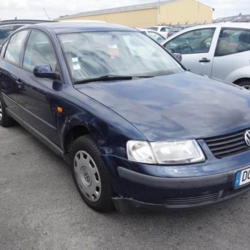 Malle/Hayon arriere VOLKSWAGEN PASSAT 4 Photo n°4