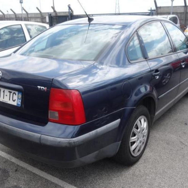 Malle/Hayon arriere VOLKSWAGEN PASSAT 4 Photo n°5