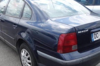 Malle/Hayon arriere VOLKSWAGEN PASSAT 4