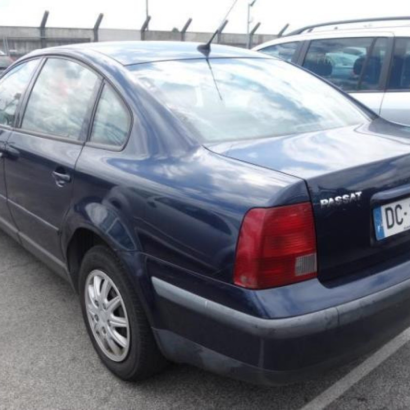 Malle/Hayon arriere VOLKSWAGEN PASSAT 4 Photo n°6
