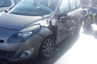 Pretensionneur de ceinture arriere gauche RENAULT GRAND SCENIC 3