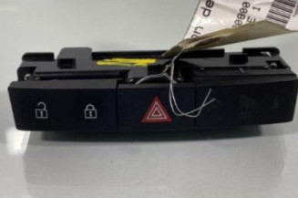 Bouton de warning OPEL ASTRA J Photo n°1