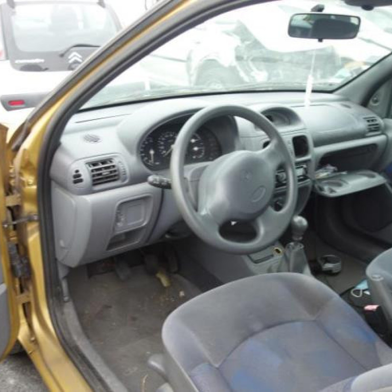 Pretensionneur de ceinture avant gauche RENAULT CLIO 2 Photo n°8