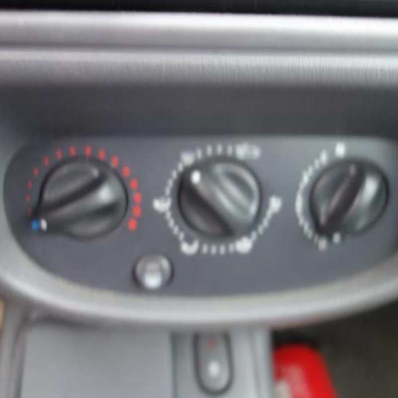 Pretensionneur de ceinture avant gauche RENAULT CLIO 2 Photo n°9