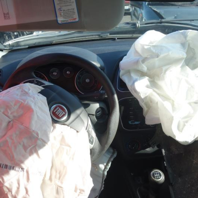 Anti brouillard arriere gauche FIAT PUNTO EVO 3 Photo n°8