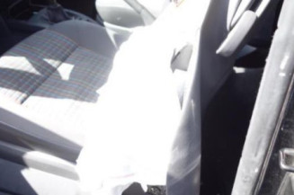 Pretensionneur de ceinture avant gauche VOLKSWAGEN POLO 4