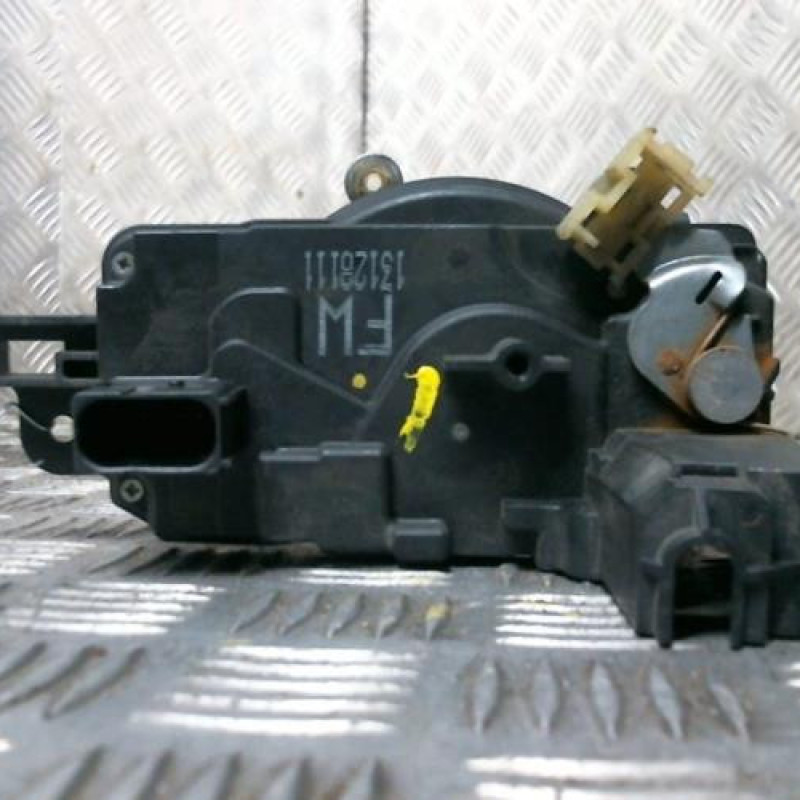 Serrure avant gauche OPEL ASTRA H Photo n°2