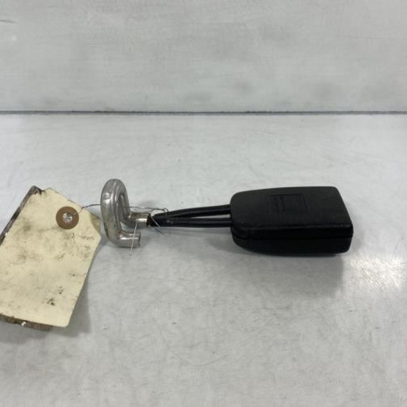 Attache ceinture arriere droit VOLKSWAGEN PASSAT 4 Photo n°3