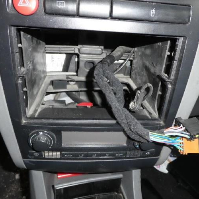 Pretensionneur de ceinture avant gauche SEAT IBIZA 3 Photo n°9