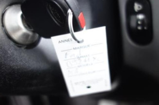 Attache ceinture arriere centrale FORD KA 1