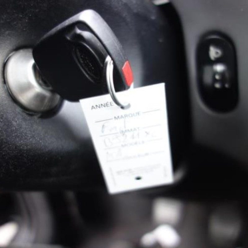 Attache ceinture arriere centrale FORD KA 1 Photo n°12