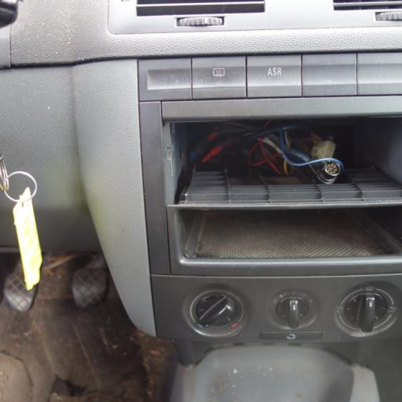 Pretensionneur de ceinture avant gauche SKODA FABIA 1 Photo n°9