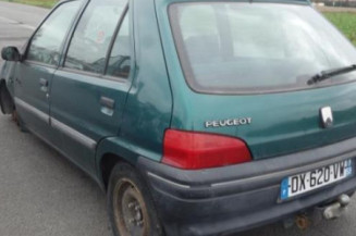 Leve vitre mecanique avant droit PEUGEOT 106