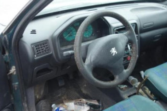Leve vitre mecanique avant droit PEUGEOT 106