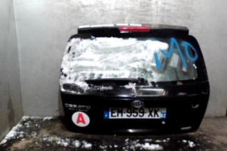 Malle/Hayon arriere KIA CERATO Photo n°1