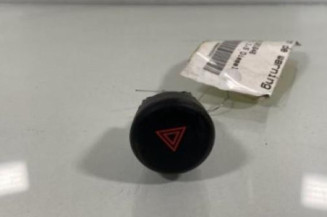 Bouton de warning NISSAN JUKE Photo n°1