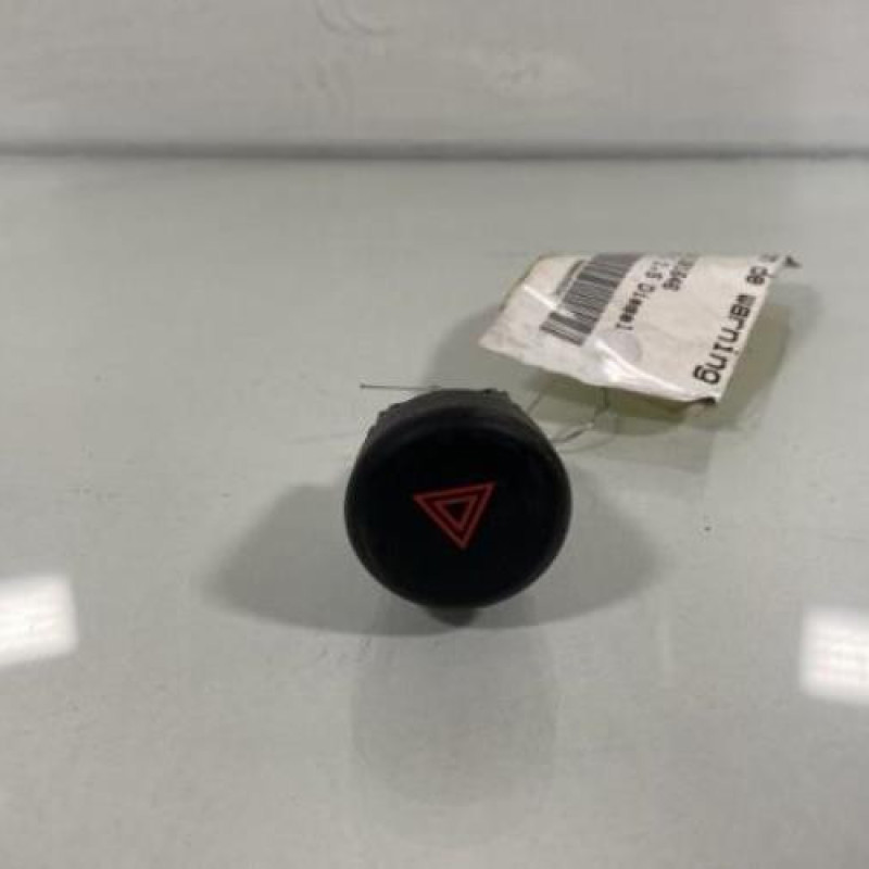 Bouton de warning NISSAN JUKE Photo n°1