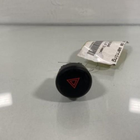Bouton de warning NISSAN JUKE Photo n°1