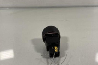 Bouton de warning NISSAN JUKE