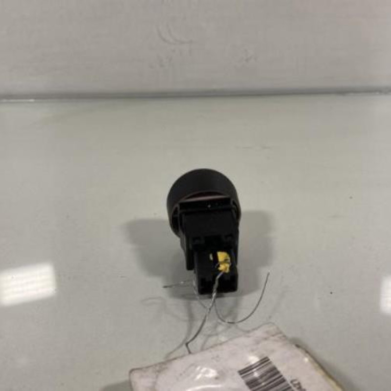 Bouton de warning NISSAN JUKE Photo n°3