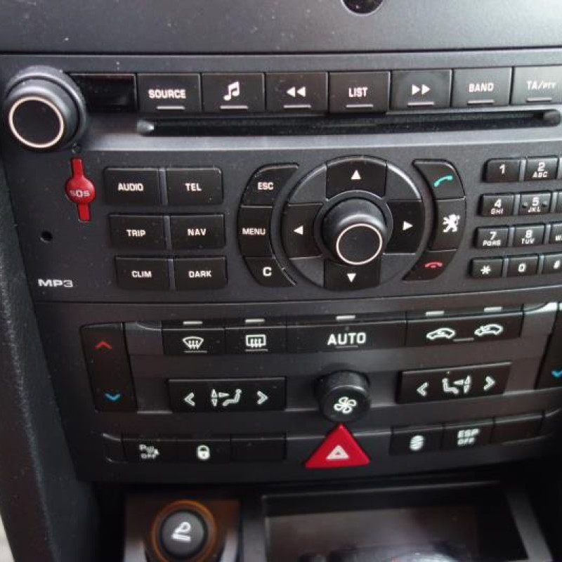 Attache ceinture arriere droit PEUGEOT 407 Photo n°10