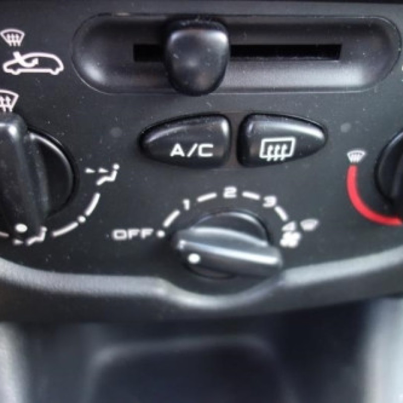 Compresseur clim PEUGEOT 206+ Photo n°10