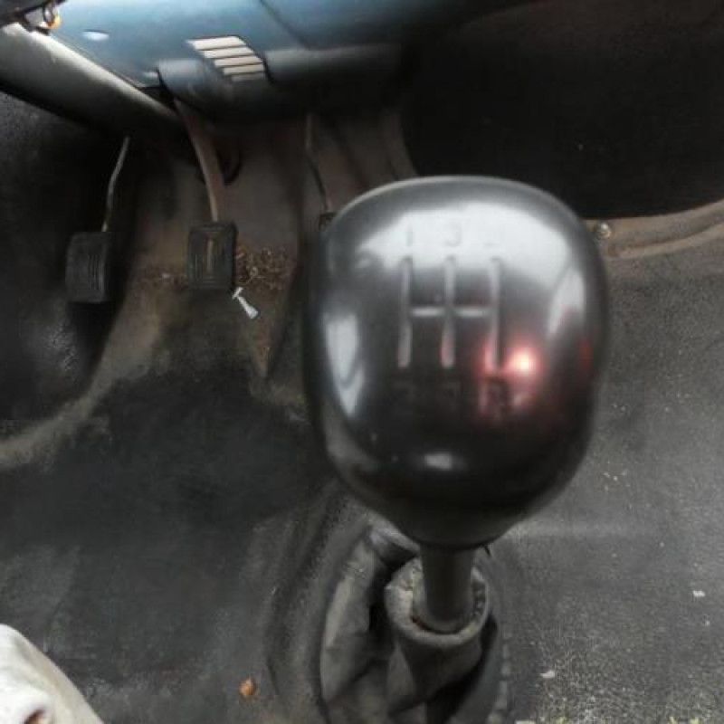 Etrier avant droit (freinage) RENAULT TRAFIC 1 Photo n°7