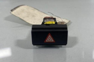 Bouton de warning PEUGEOT TRAVELLER Photo n°1