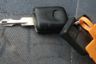 Ceinture arriere droit RENAULT CLIO 1