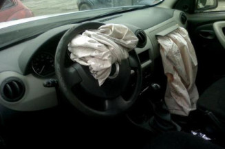 Serrure avant droit DACIA SANDERO 1