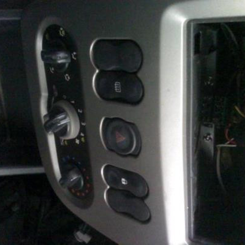 Amortisseur avant droit DACIA SANDERO 1 Photo n°7